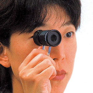 近くも遠くも見える　小型単眼鏡